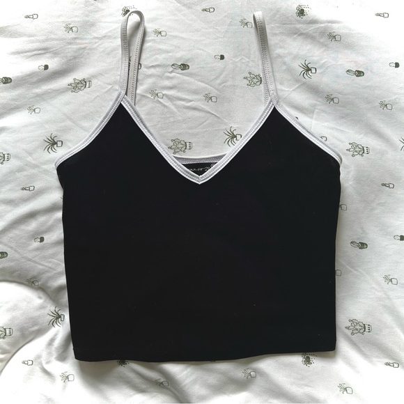 Velvet-like Crop Tank and Shorts Set - Picture 3 of 8